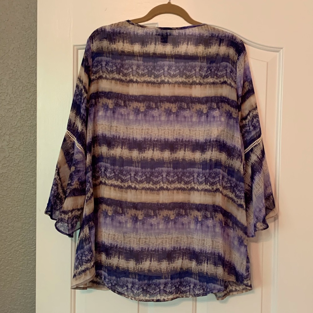 Blue and Tan Tunic with Lace Detail - Picture 3 of 4